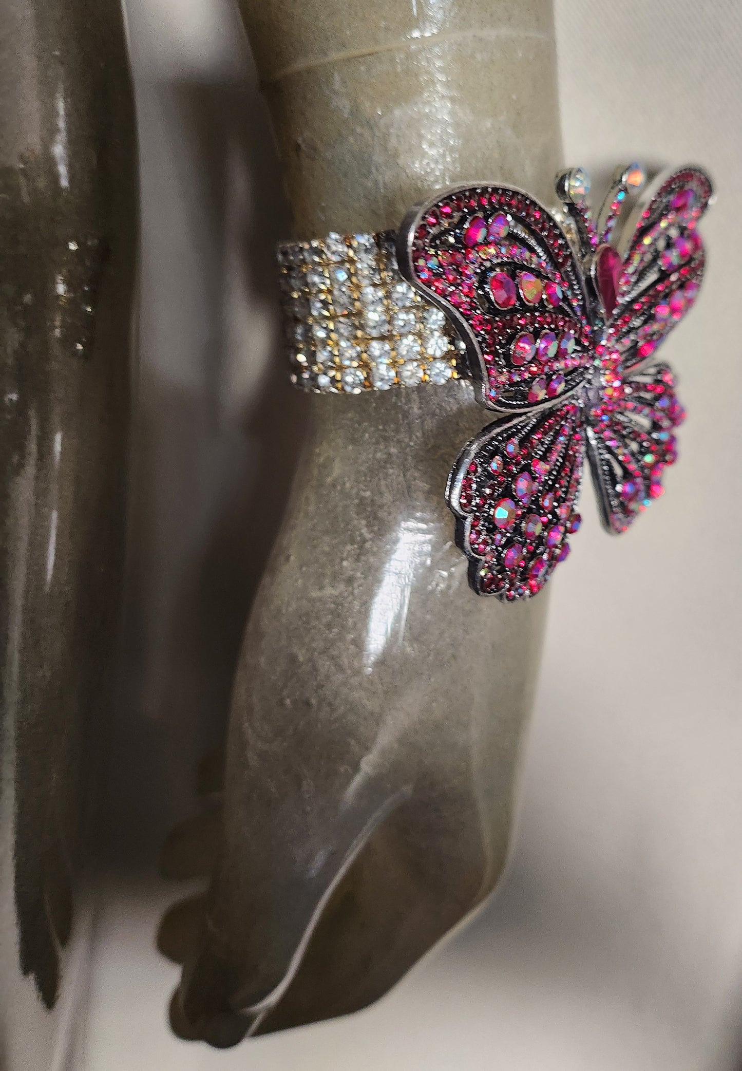 💓PINK Crystal Butterfly Bracelet 🦋