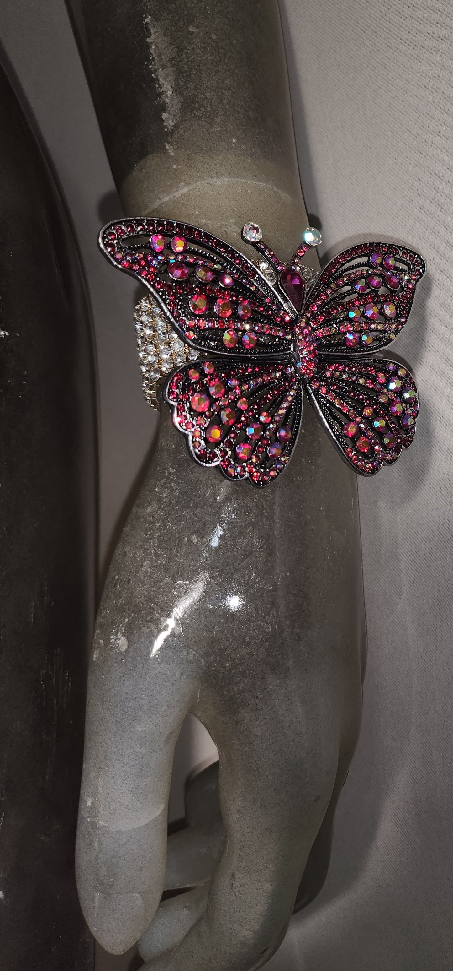 💓PINK Crystal Butterfly Bracelet 🦋