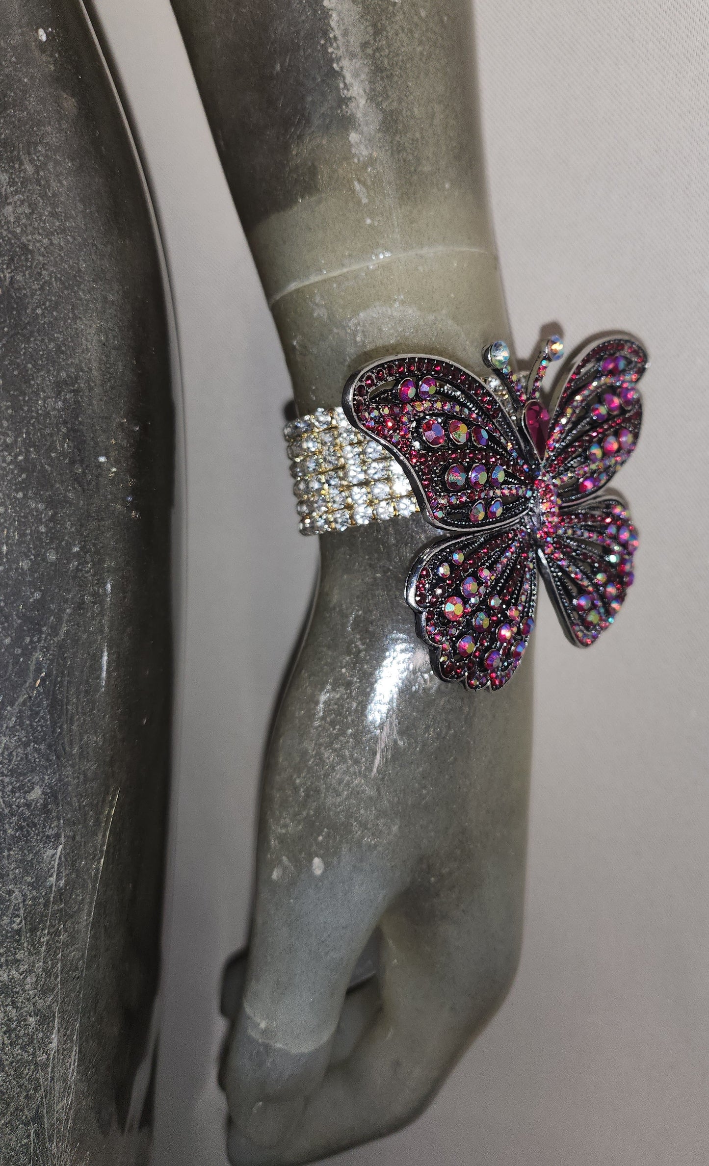 💓PINK Crystal Butterfly Bracelet 🦋